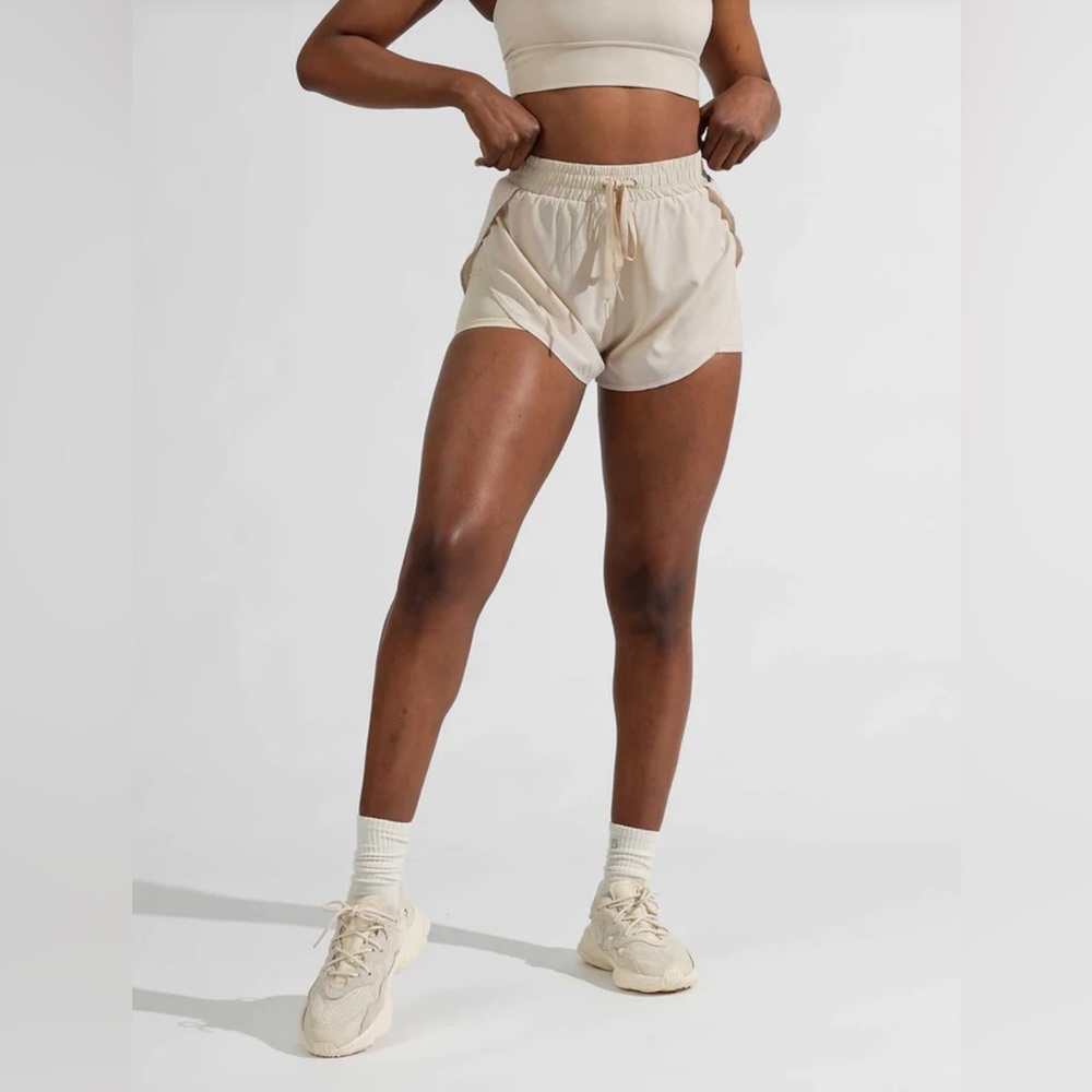 NWT Buffbunny Lifesaver Short in Stardust Size Small